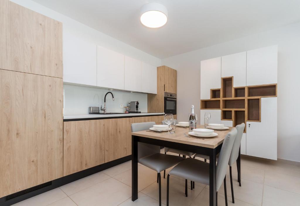 One-Bedroom Apartment with Terrace Julia