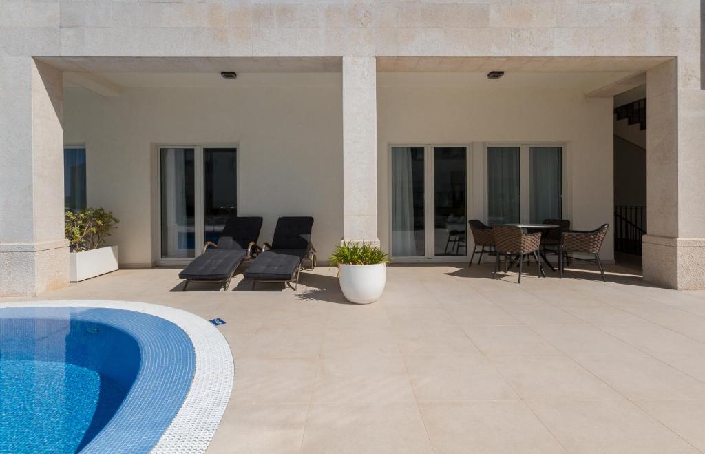 One-Bedroom Apartment with Terrace Julia