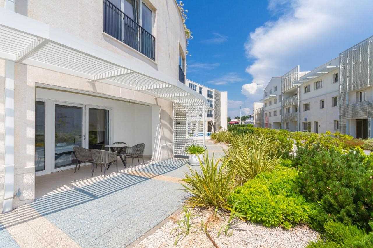 Garden Palace – One bedroom apartment with Sea view Azur