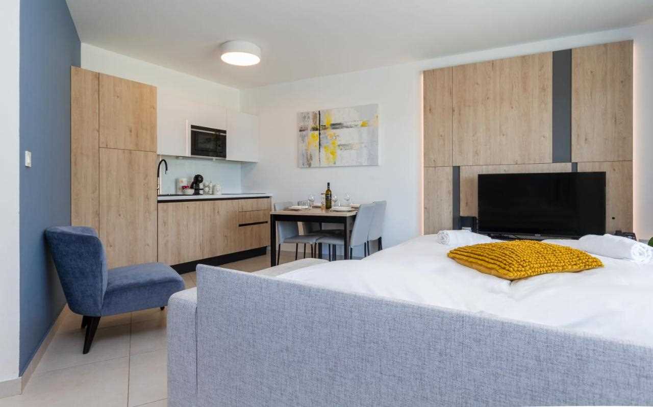 Garden Palace – One bedroom apartment with Sea view Azur