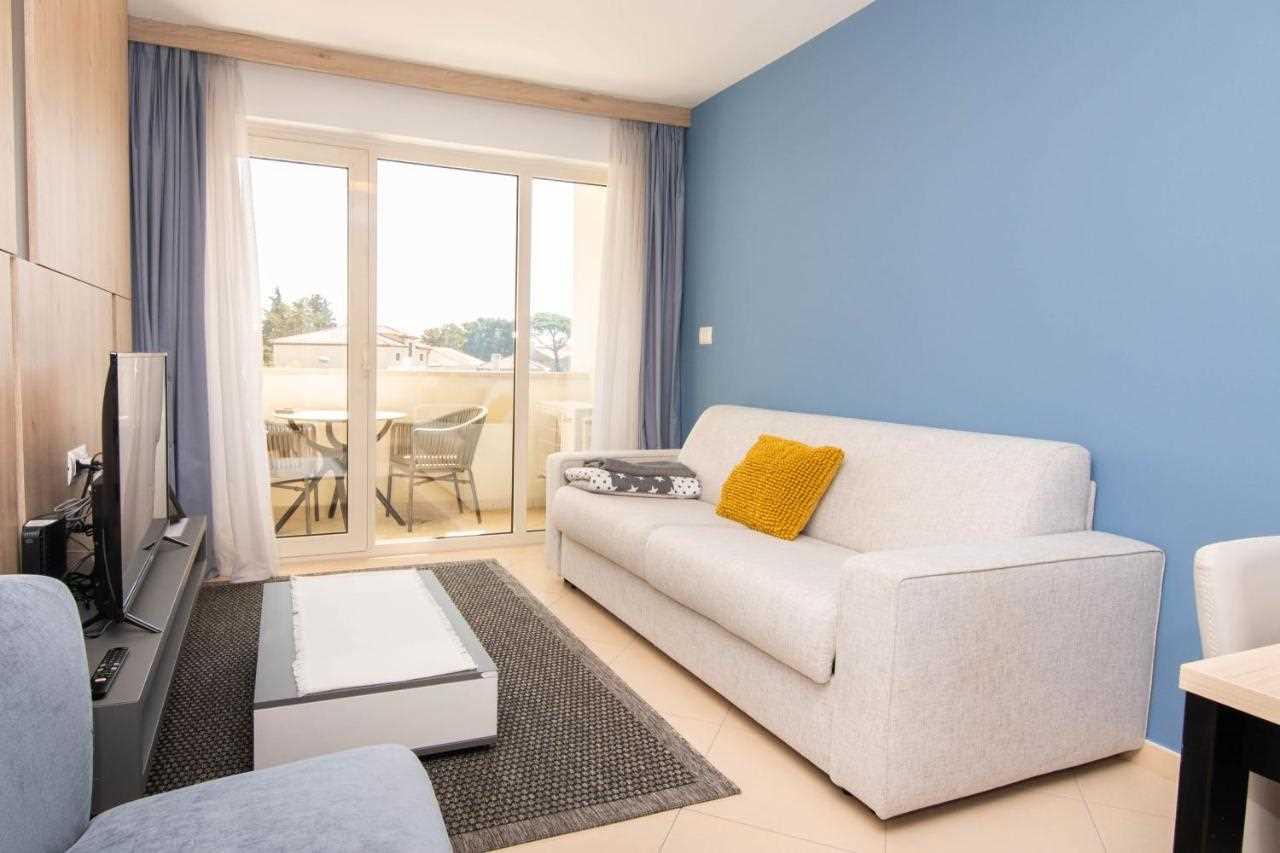 Garden Palace - One Bedroom Apartment with Balcony Blue Ocean
