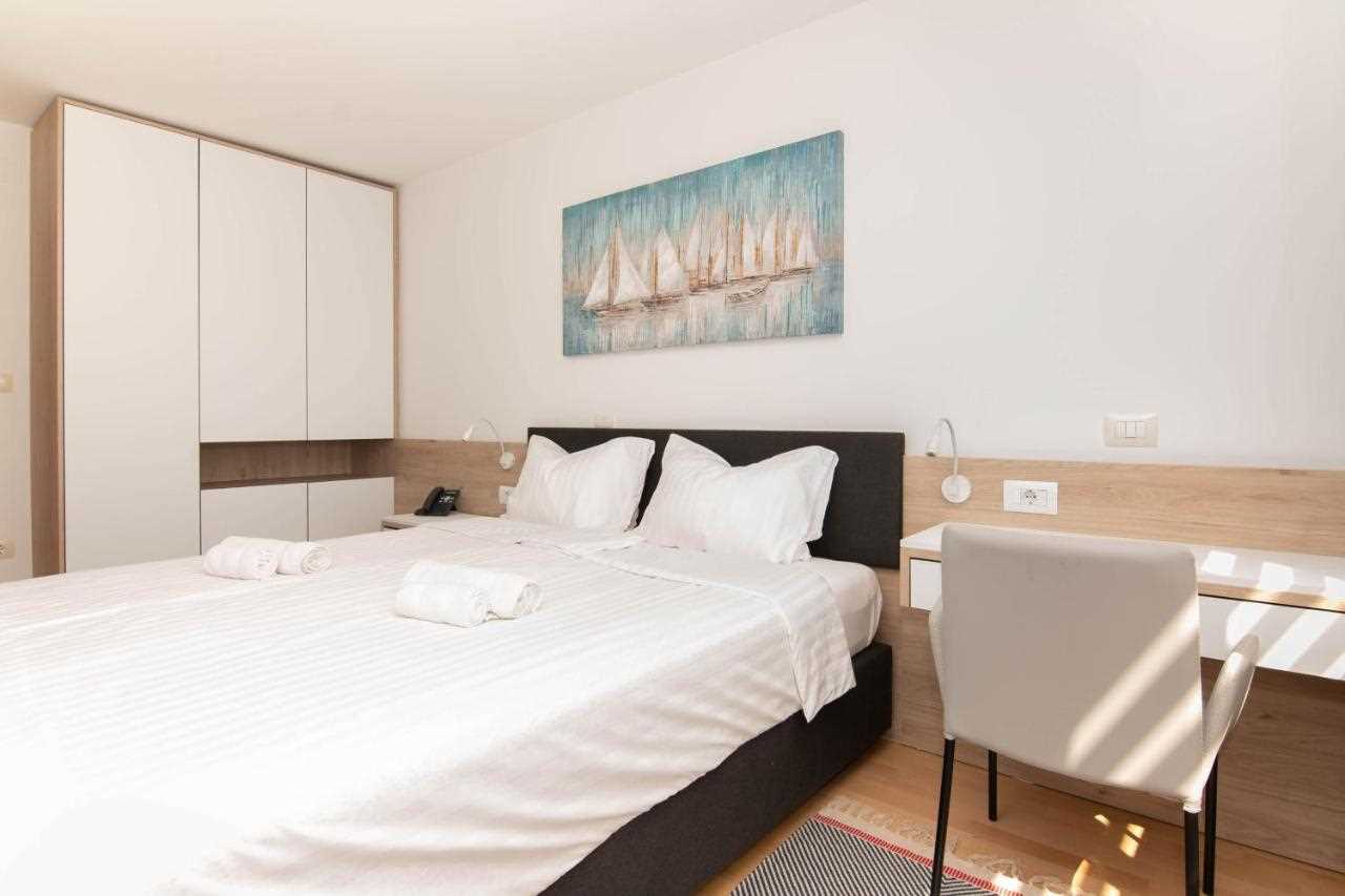 Garden Palace - One Bedroom Apartment with Balcony Blue Ocean