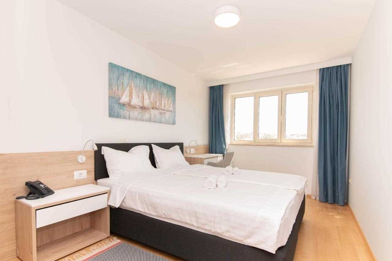 Garden Palace - One Bedroom Apartment with Balcony Blue Ocean
