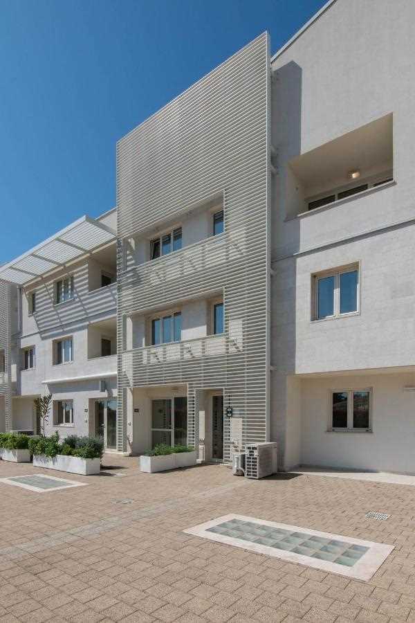 Garden Palace - One Bedroom Apartment with Balcony Blue Ocean