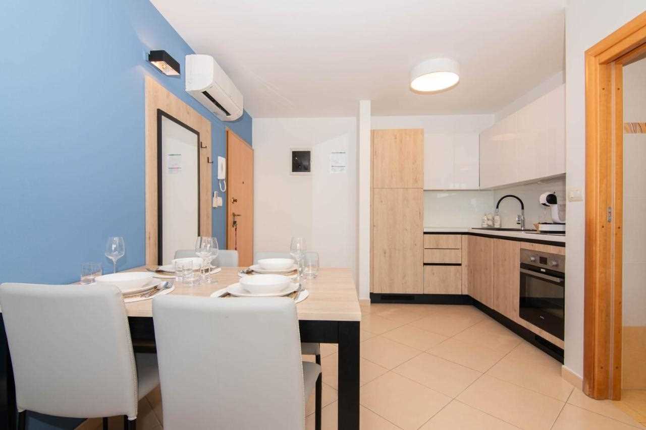Garden Palace - One Bedroom Apartment with Balcony Blue Ocean
