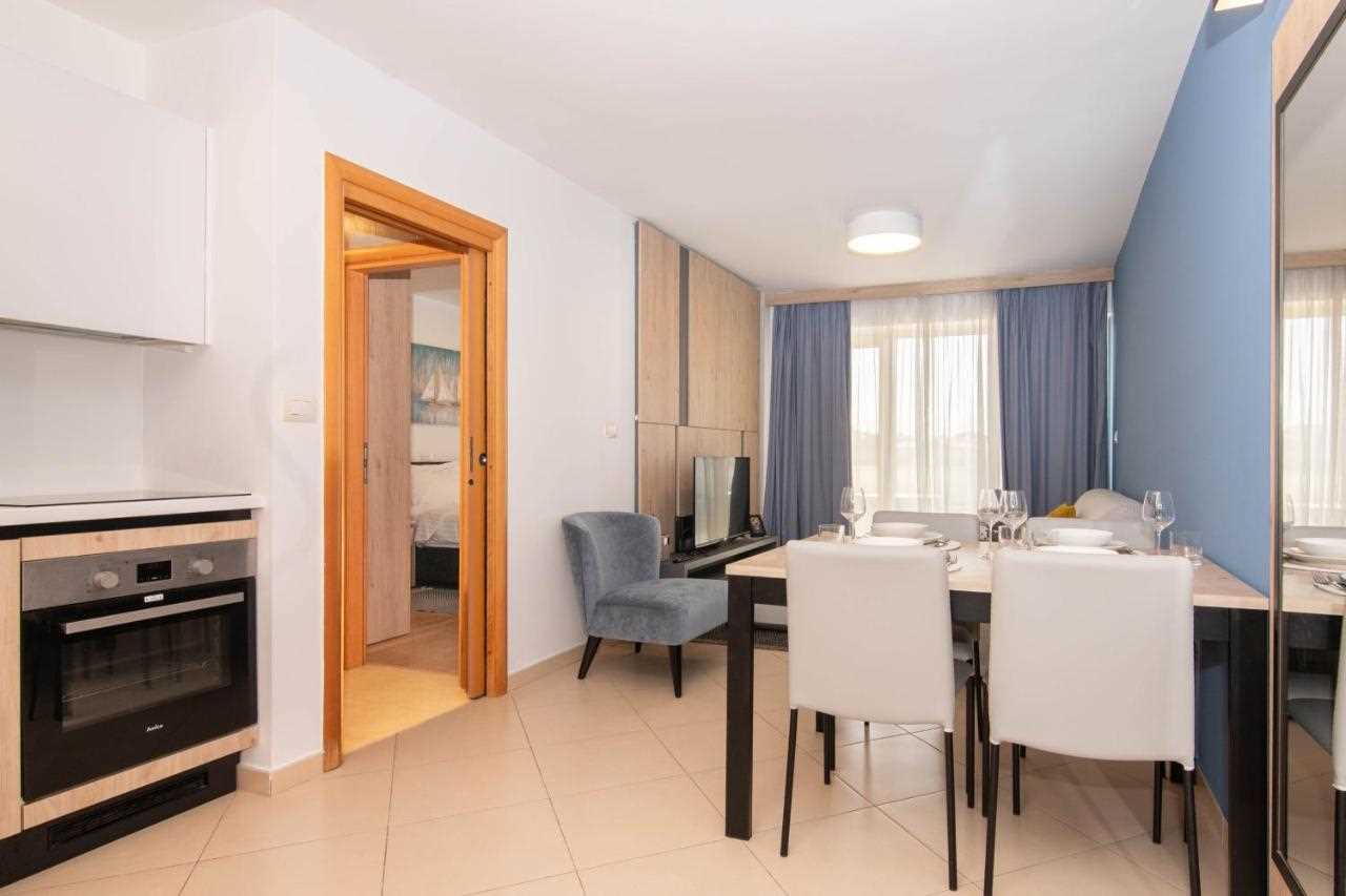 Garden Palace - One Bedroom Apartment with Balcony Blue Ocean