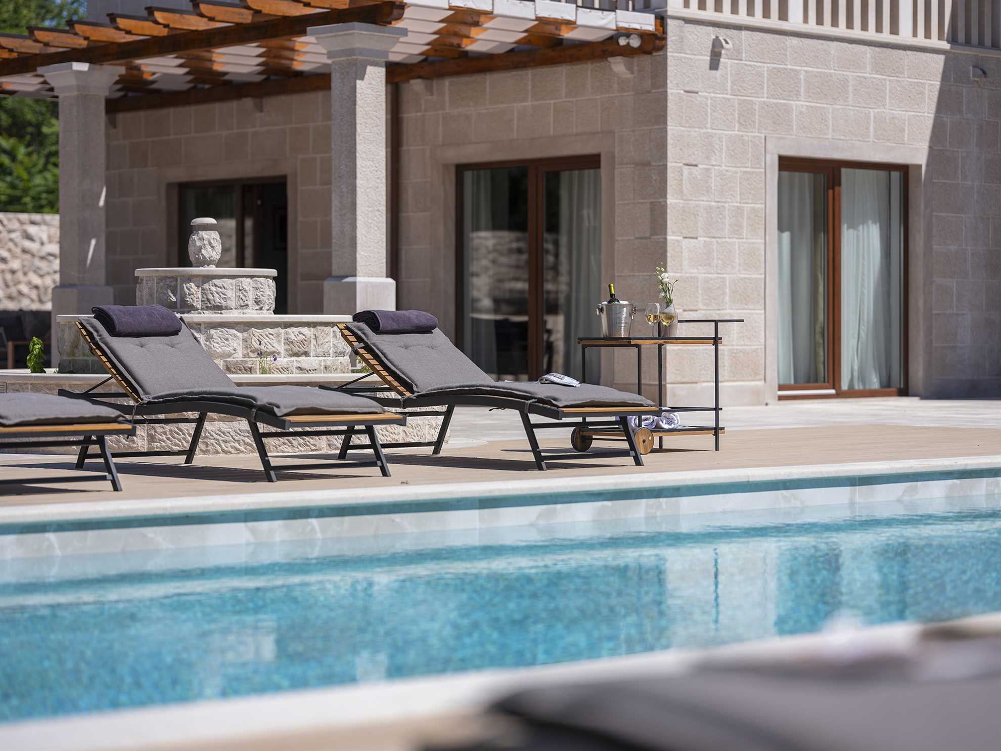 Villa Phaunos - privacy, relaxation and luxury with a heated pool
