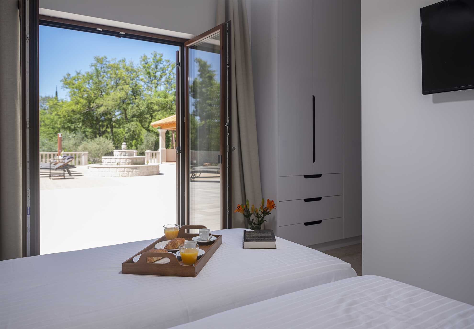 Villa Phaunos - privacy, relaxation and luxury with a heated pool