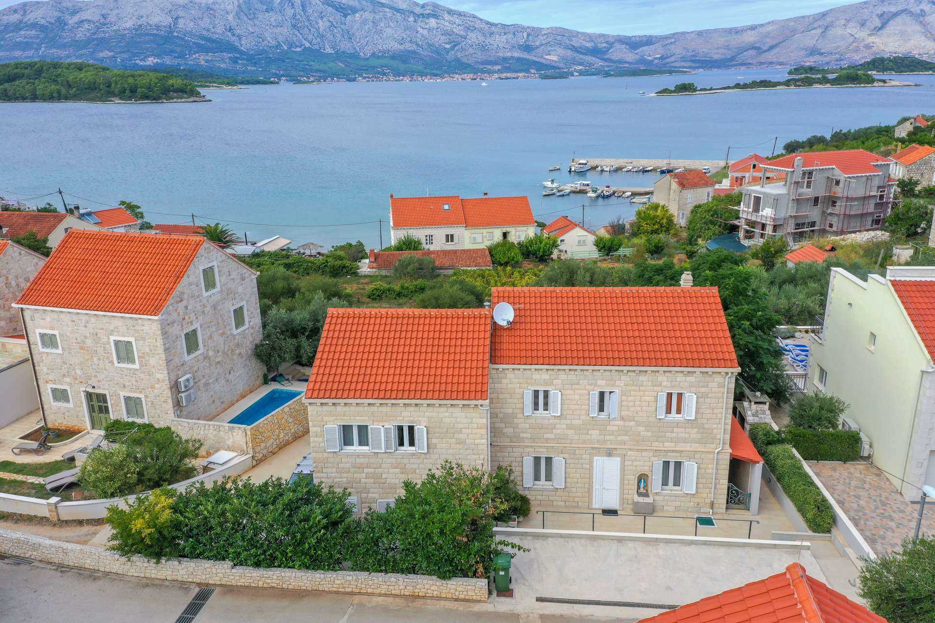 Villa Southern Beauty - six bedroom villa with a pool and jacuzzi on Island Korčula