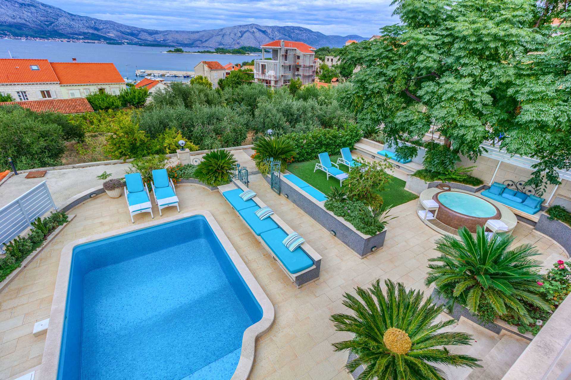 Villa Southern Beauty - six bedroom villa with a pool and jacuzzi on Island Korčula