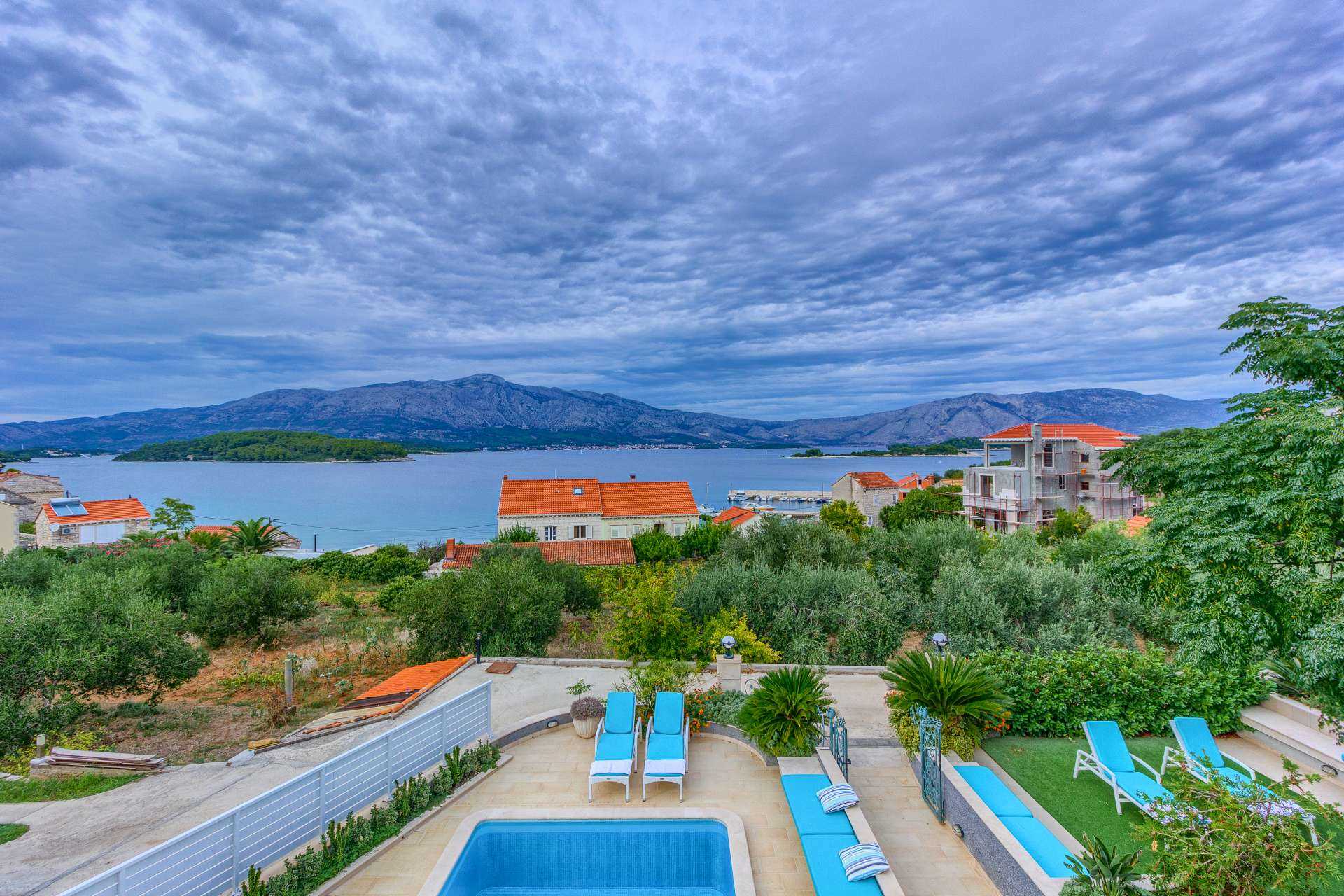 Villa Southern Beauty - six bedroom villa with a pool and jacuzzi on Island Korčula
