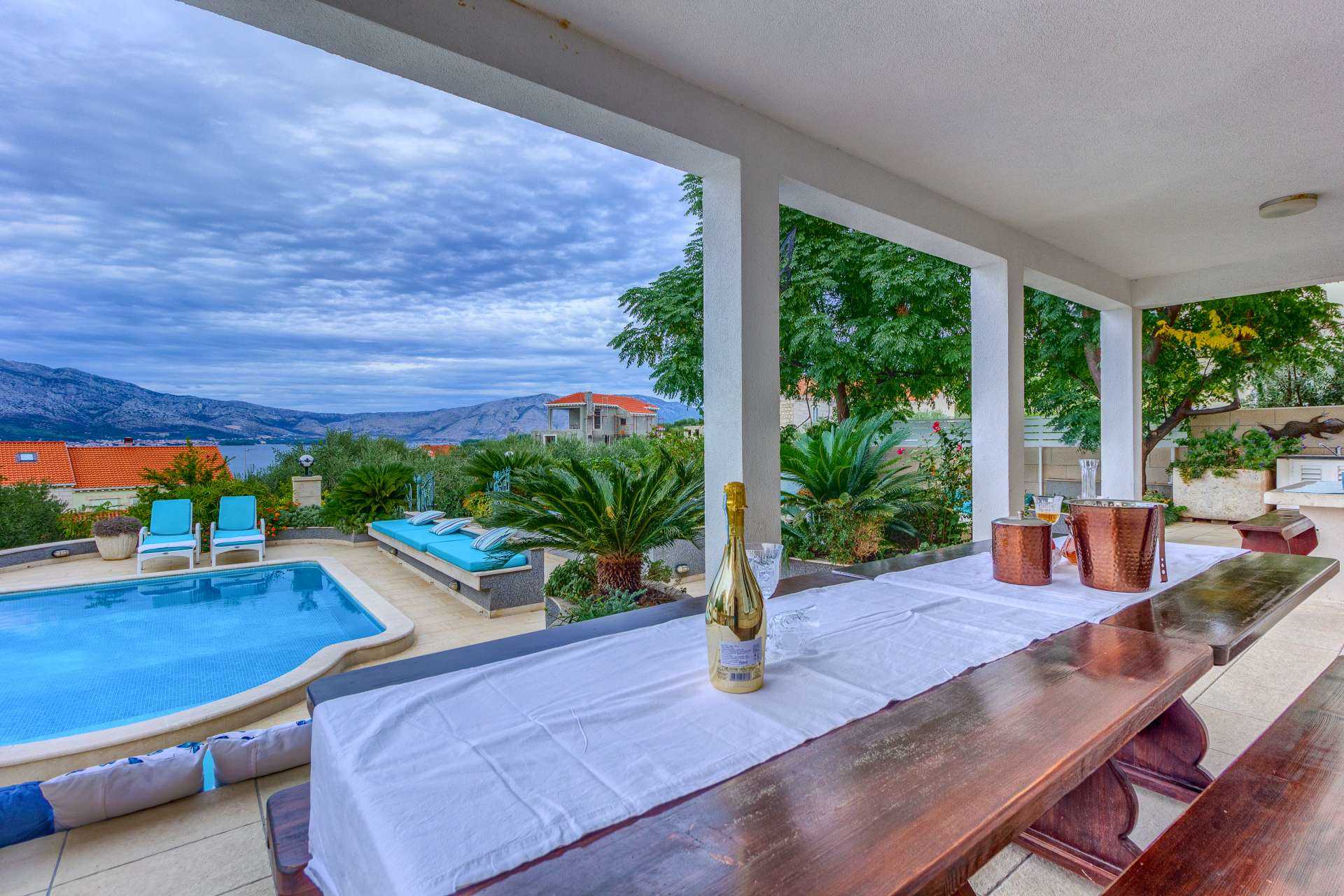 Villa Southern Beauty - six bedroom villa with a pool and jacuzzi on Island Korčula