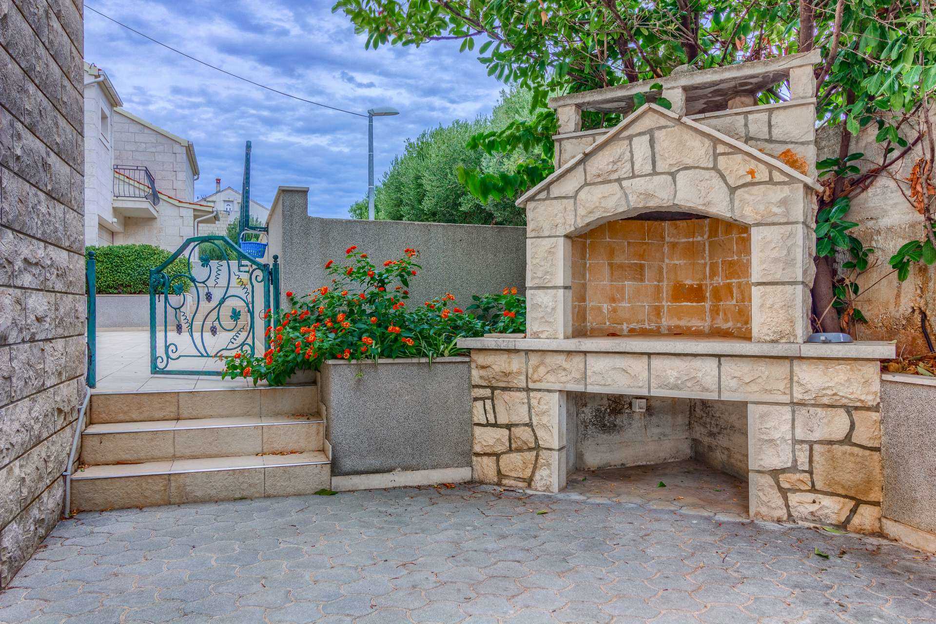 Villa Southern Beauty - six bedroom villa with a pool and jacuzzi on Island Korčula