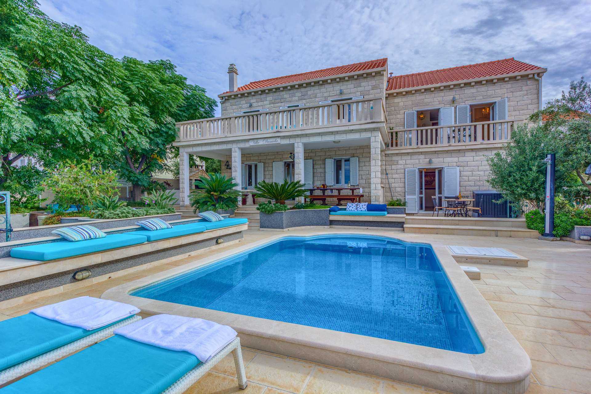 Villa Southern Beauty - six bedroom villa with a pool and jacuzzi on Island Korčula