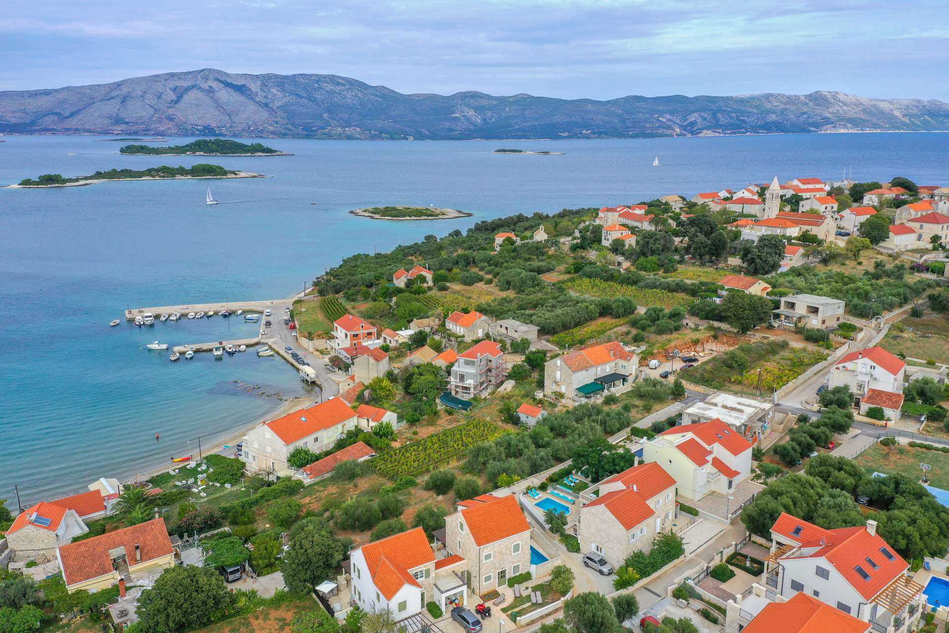 Villa Southern Beauty - six bedroom villa with a pool and jacuzzi on Island Korčula