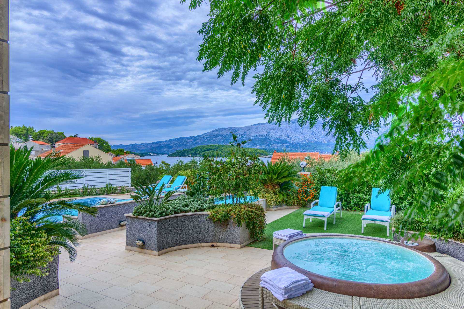 Villa Southern Beauty - six bedroom villa with a pool and jacuzzi on Island Korčula