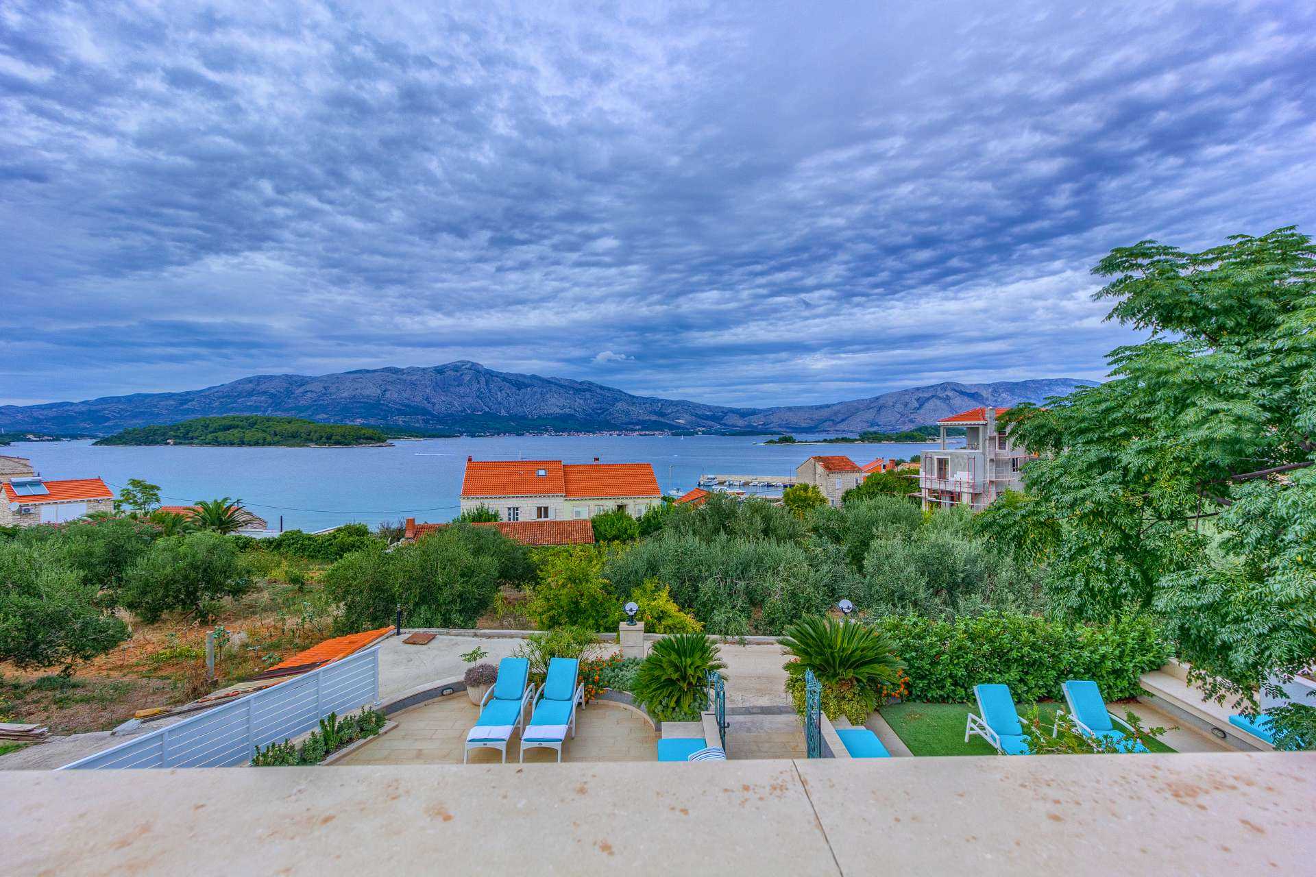 Villa Southern Beauty - six bedroom villa with a pool and jacuzzi on Island Korčula