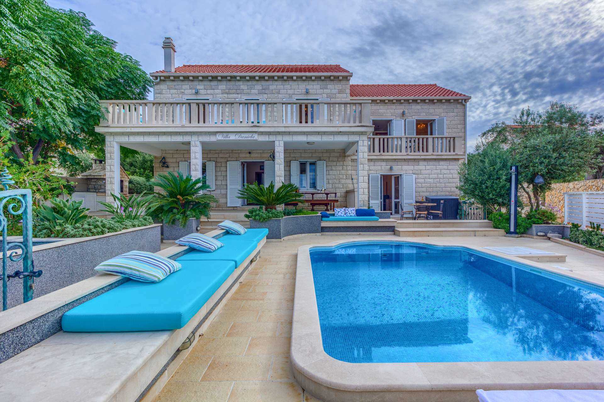 Villa Southern Beauty - six bedroom villa with a pool and jacuzzi on Island Korčula