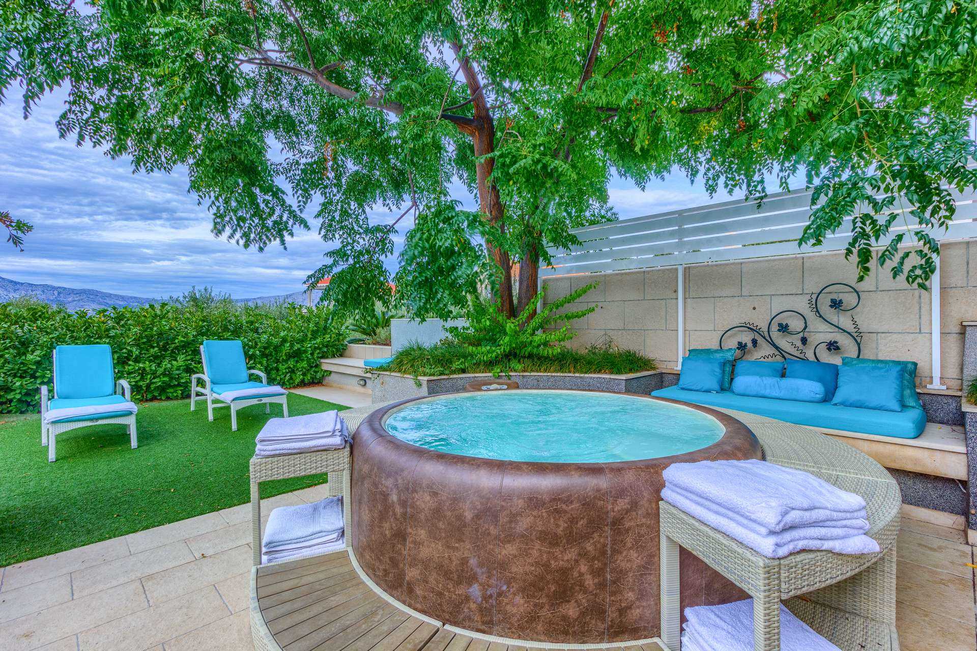 Villa Southern Beauty - six bedroom villa with a pool and jacuzzi on Island Korčula
