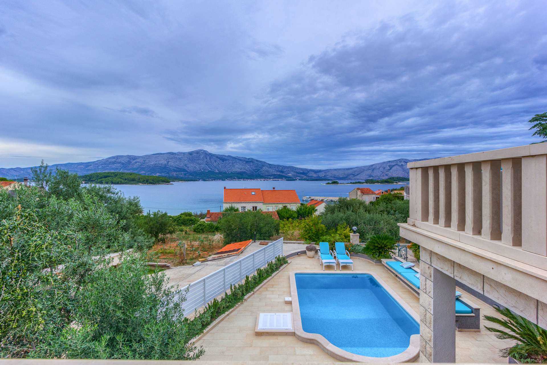 Villa Southern Beauty - six bedroom villa with a pool and jacuzzi on Island Korčula