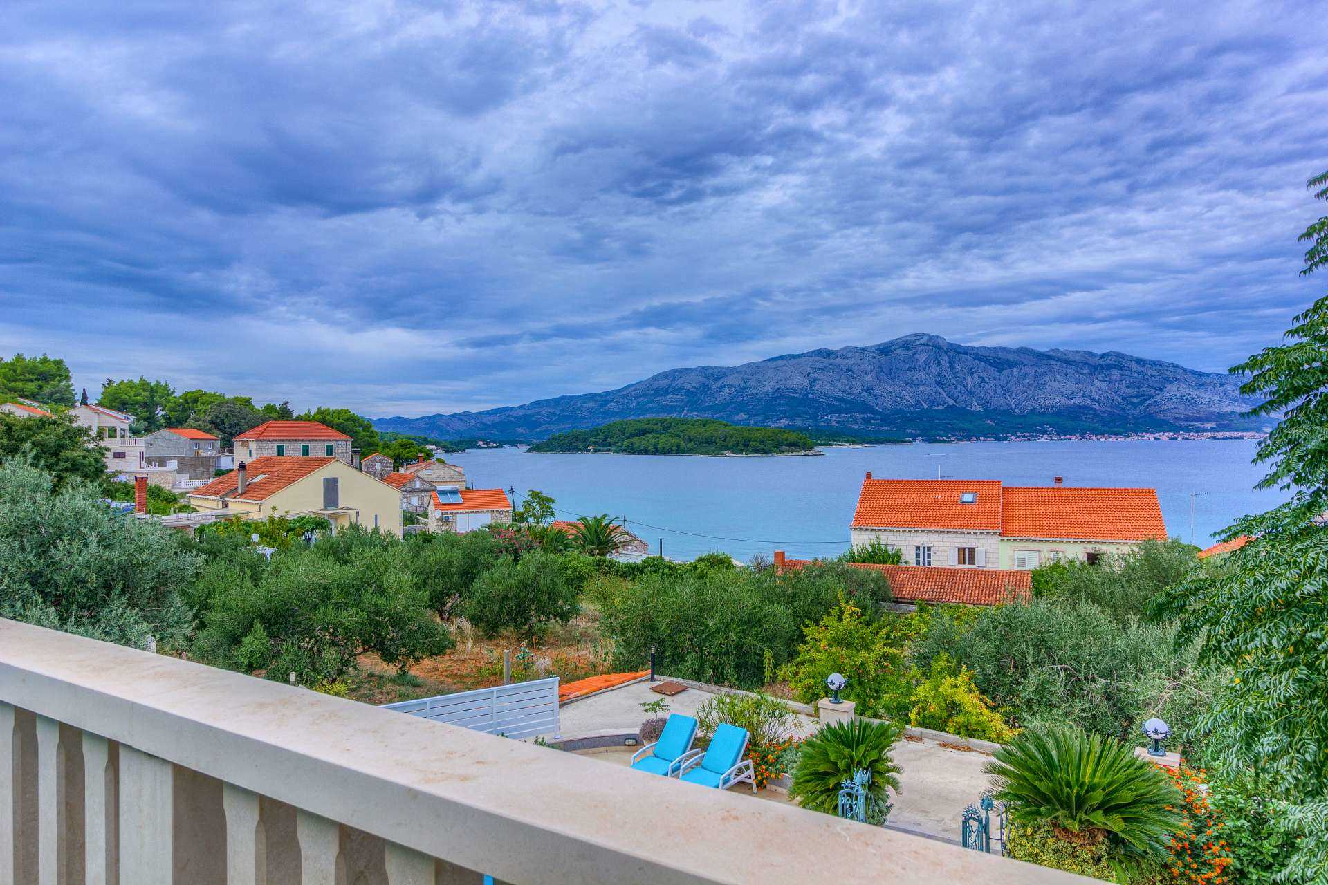 Villa Southern Beauty - six bedroom villa with a pool and jacuzzi on Island Korčula