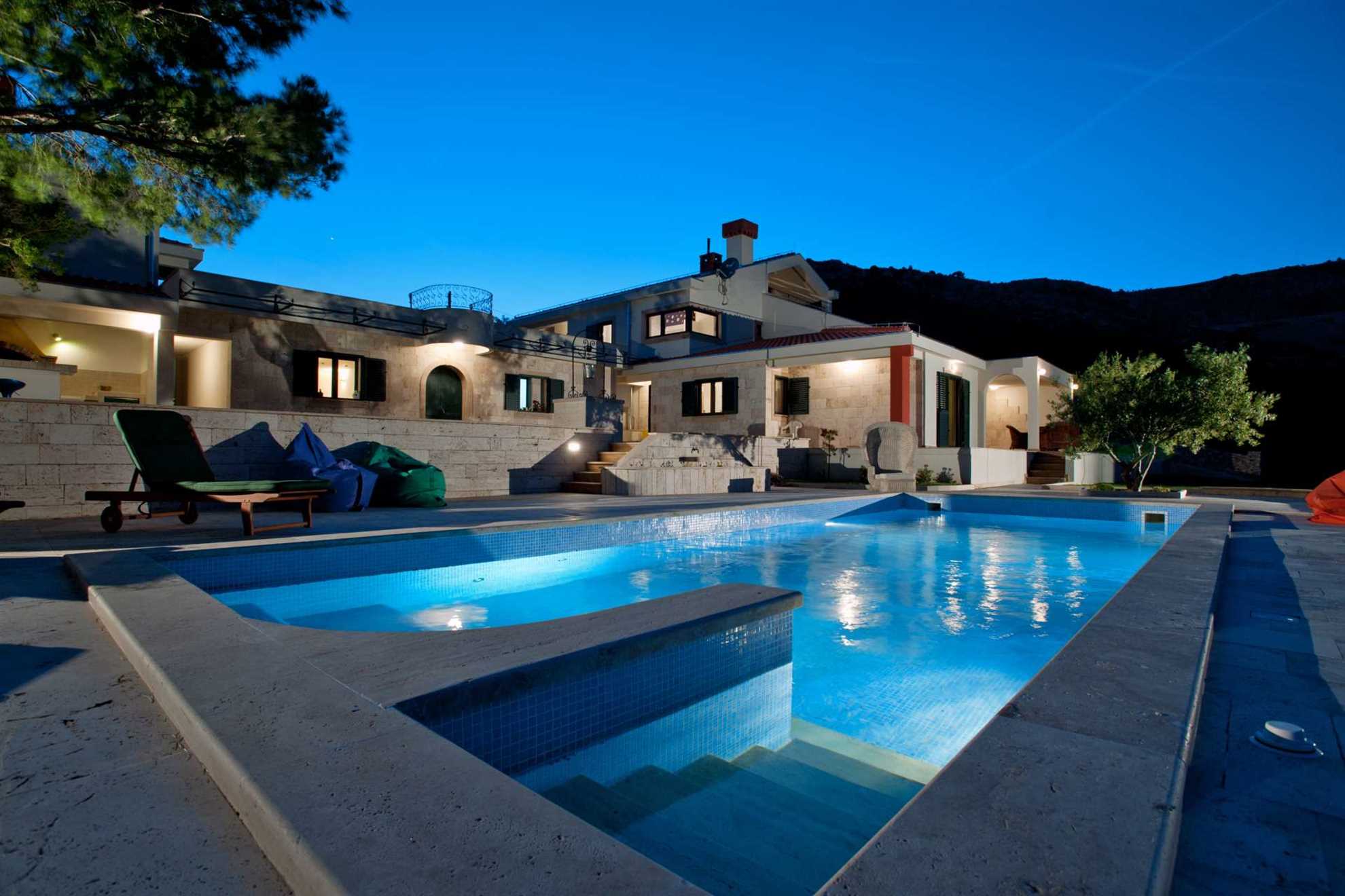 Finca Olive Grove - four bedrooms, heated pool, stunning views on 16000m2