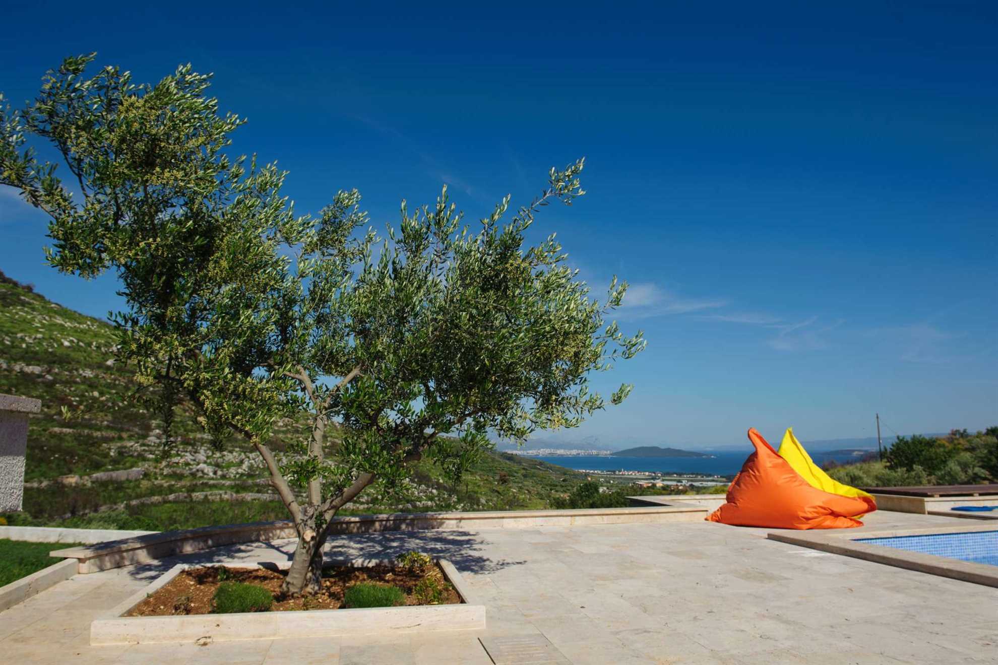 Finca Olive Grove - four bedrooms, heated pool, stunning views on 16000m2