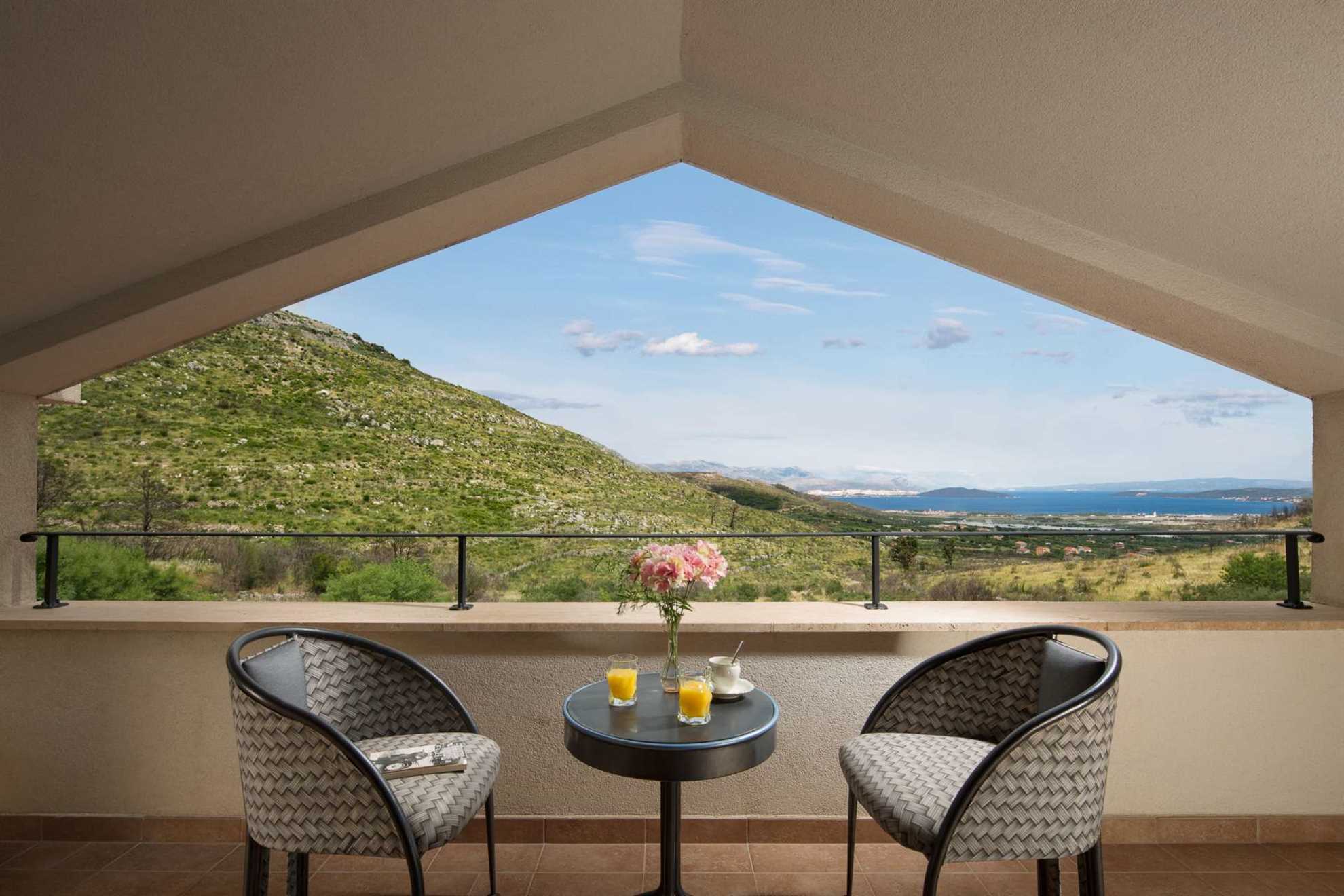 Finca Olive Grove - four bedrooms, heated pool, stunning views on 16000m2