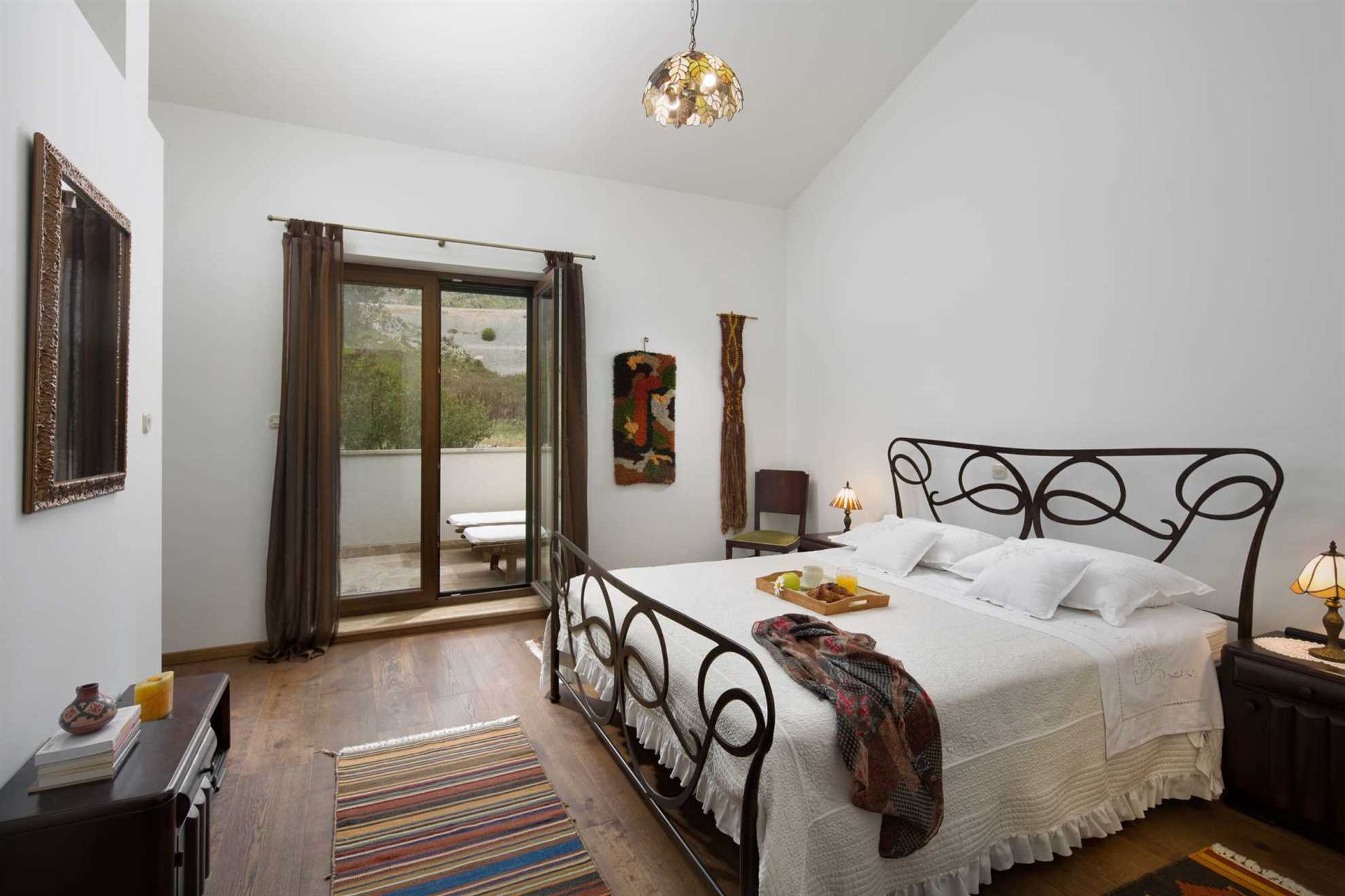 Finca Olive Grove - four bedrooms, heated pool, stunning views on 16000m2