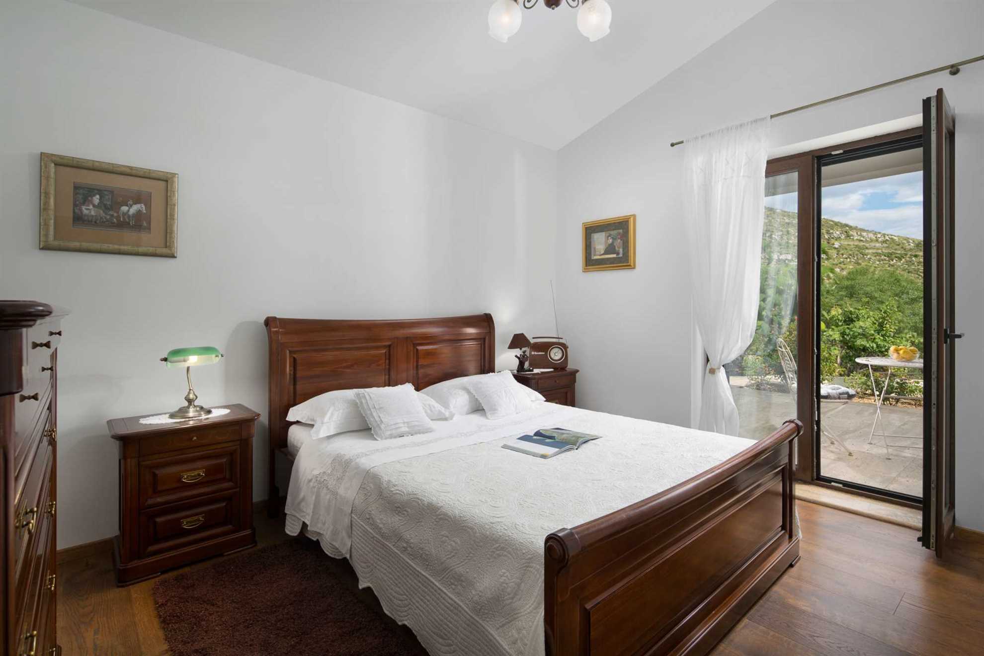 Finca Olive Grove - four bedrooms, heated pool, stunning views on 16000m2