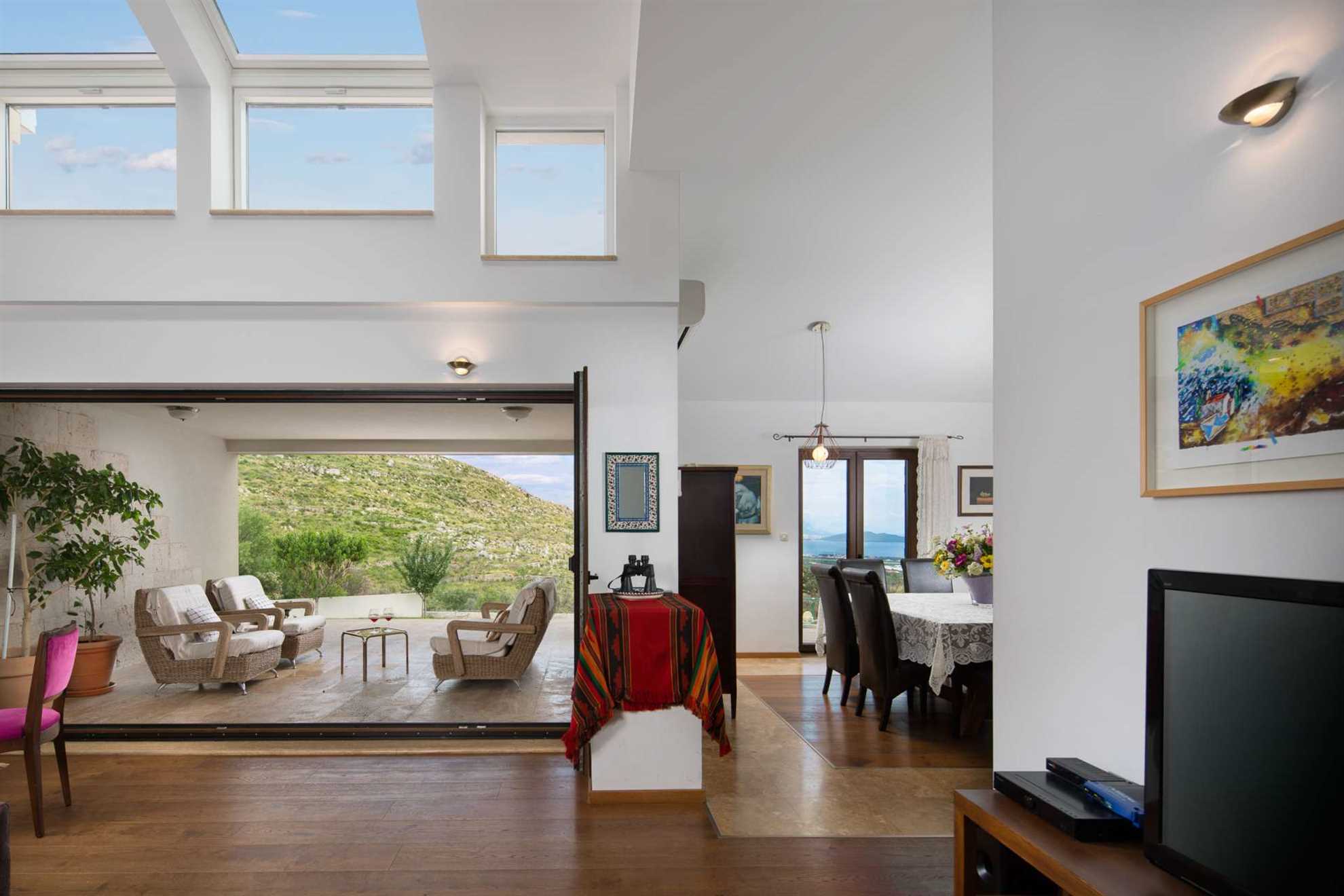 Finca Olive Grove - four bedrooms, heated pool, stunning views on 16000m2