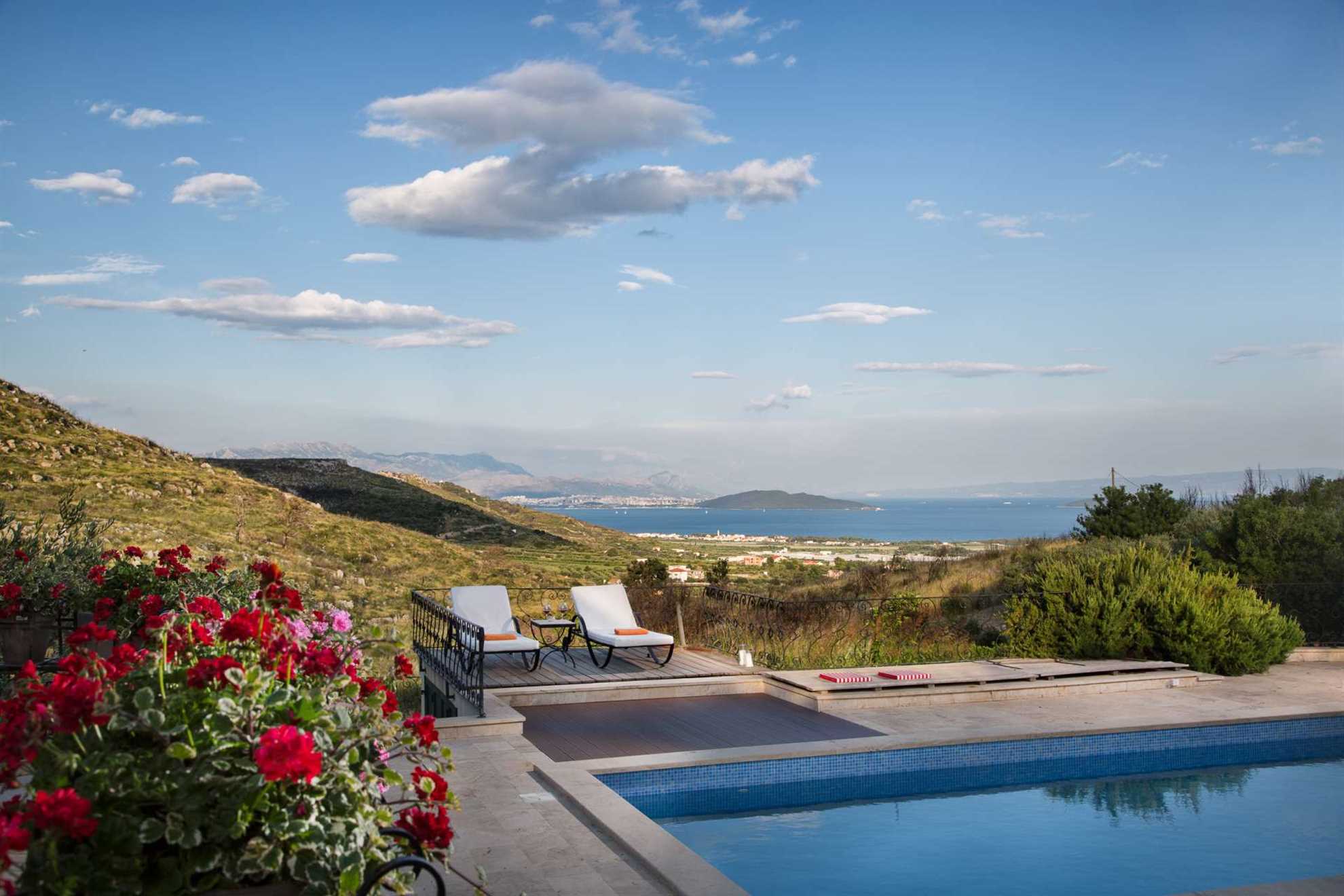 Finca Olive Grove - four bedrooms, heated pool, stunning views on 16000m2