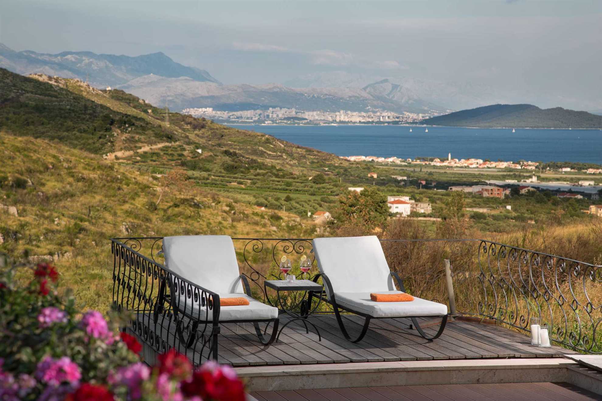 Finca Olive Grove - four bedrooms, heated pool, stunning views on 16000m2