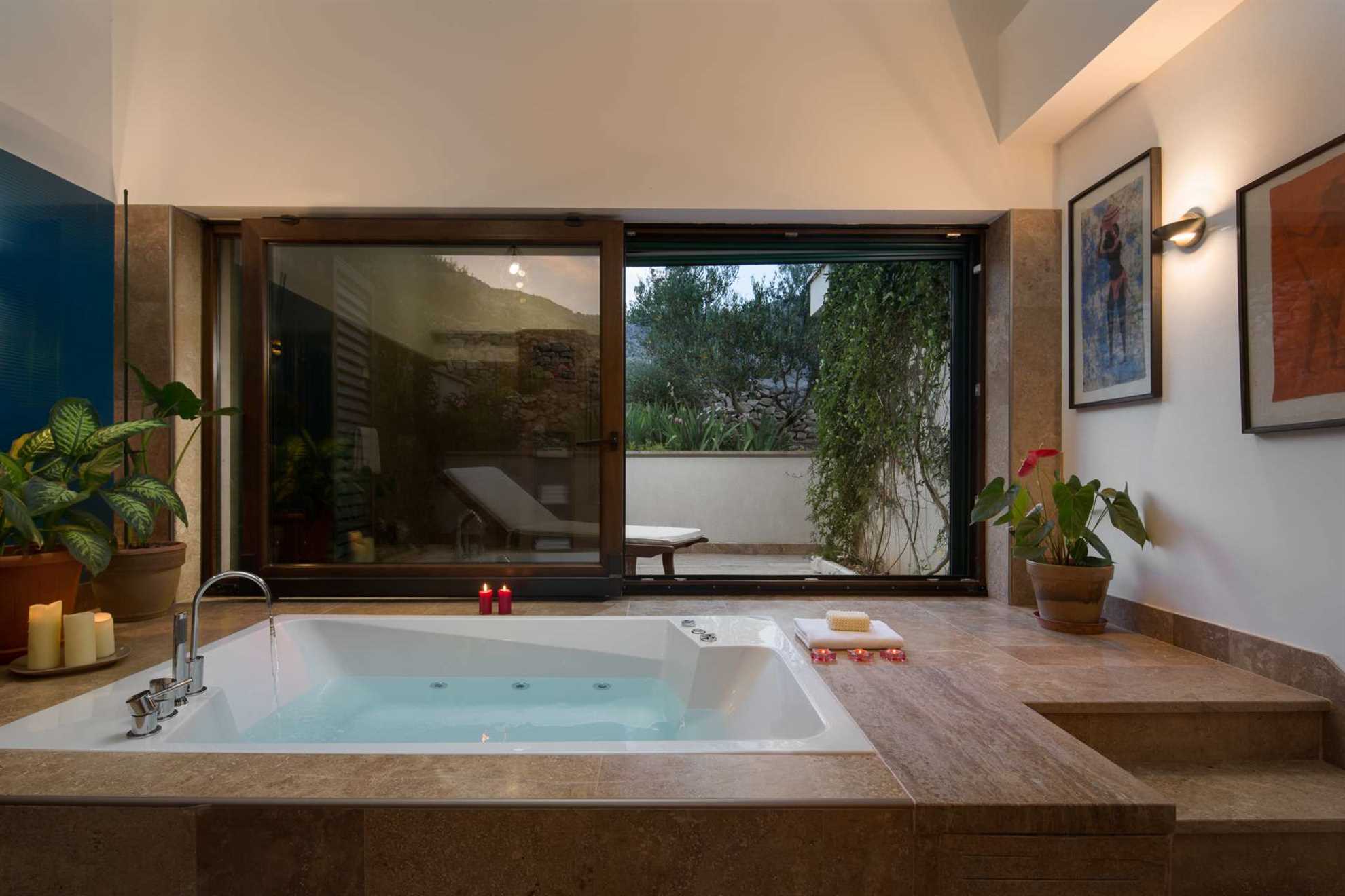 Finca Olive Grove - four bedrooms, heated pool, stunning views on 16000m2
