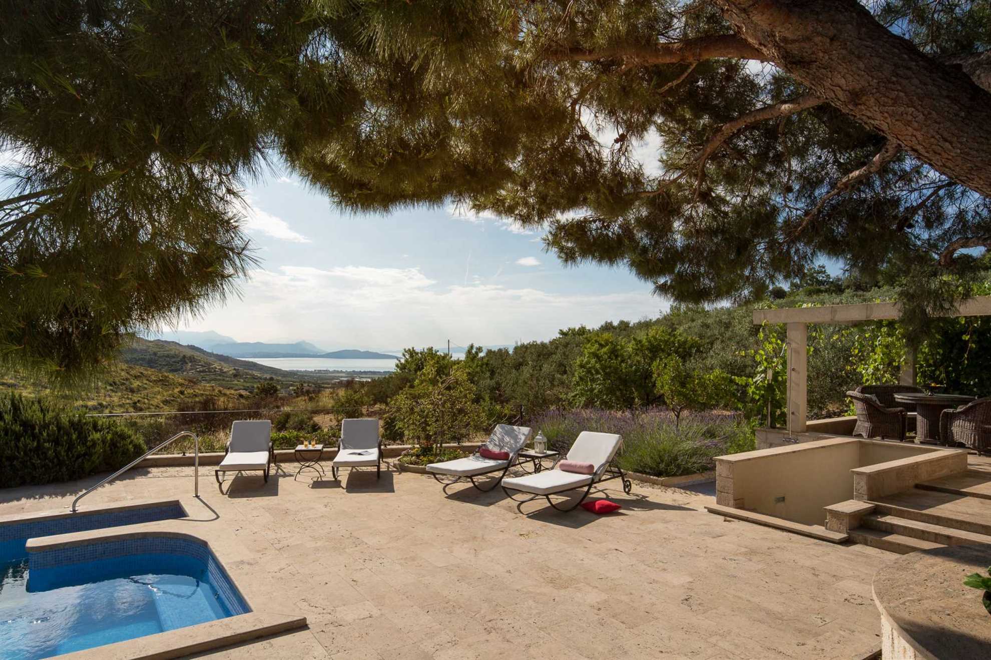 Finca Olive Grove - four bedrooms, heated pool, stunning views on 16000m2