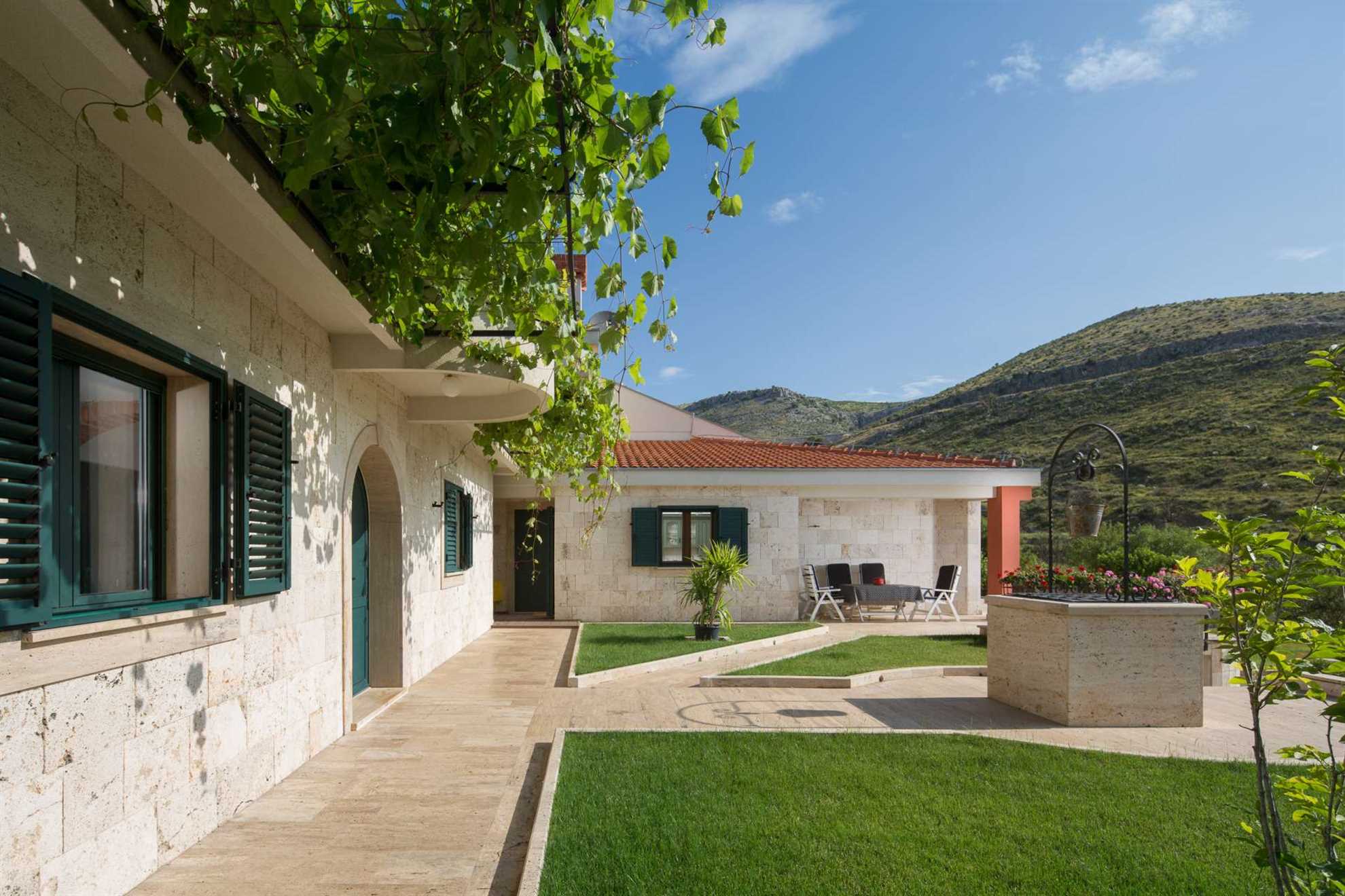 Finca Olive Grove - four bedrooms, heated pool, stunning views on 16000m2