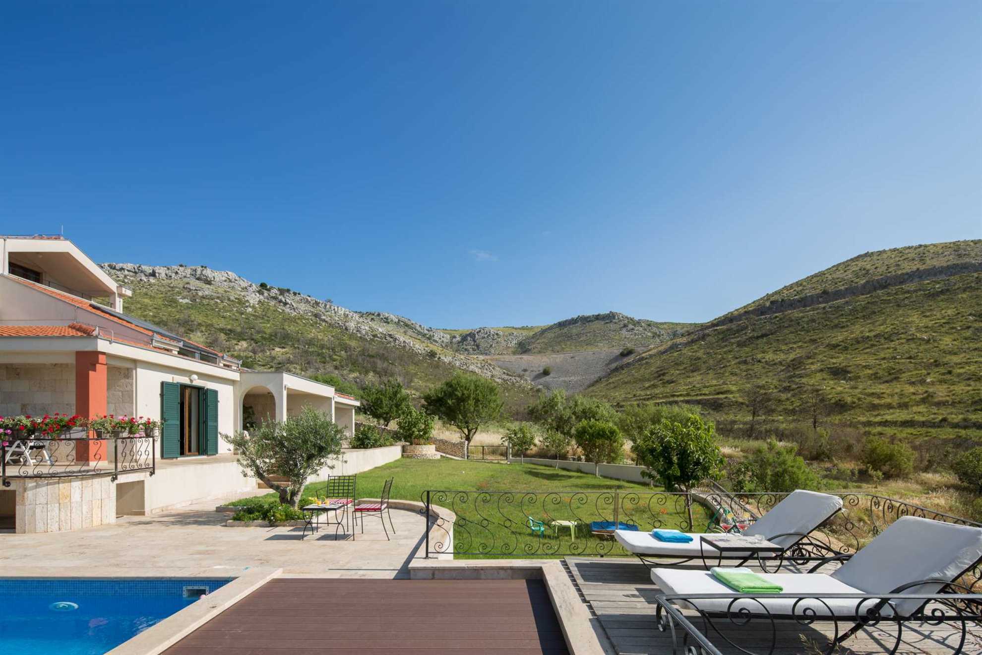 Finca Olive Grove - four bedrooms, heated pool, stunning views on 16000m2