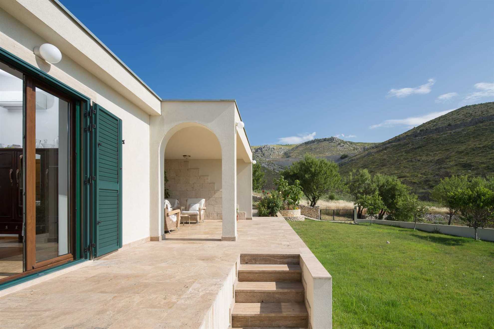 Finca Olive Grove - four bedrooms, heated pool, stunning views on 16000m2