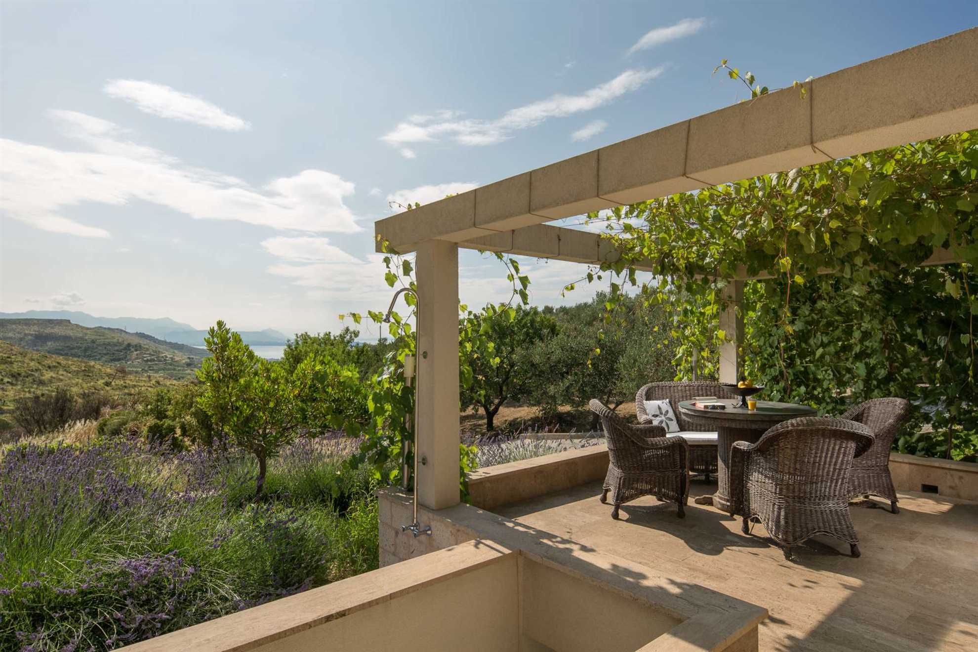 Finca Olive Grove - four bedrooms, heated pool, stunning views on 16000m2