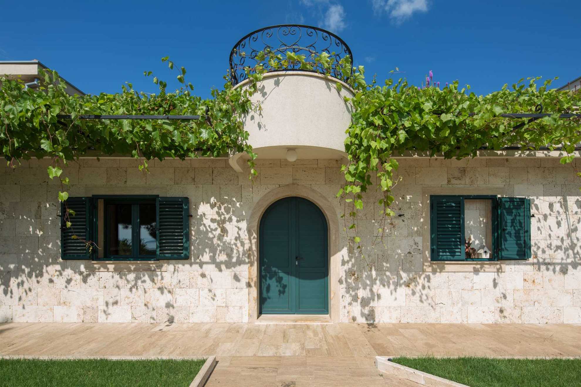 Finca Olive Grove - four bedrooms, heated pool, stunning views on 16000m2