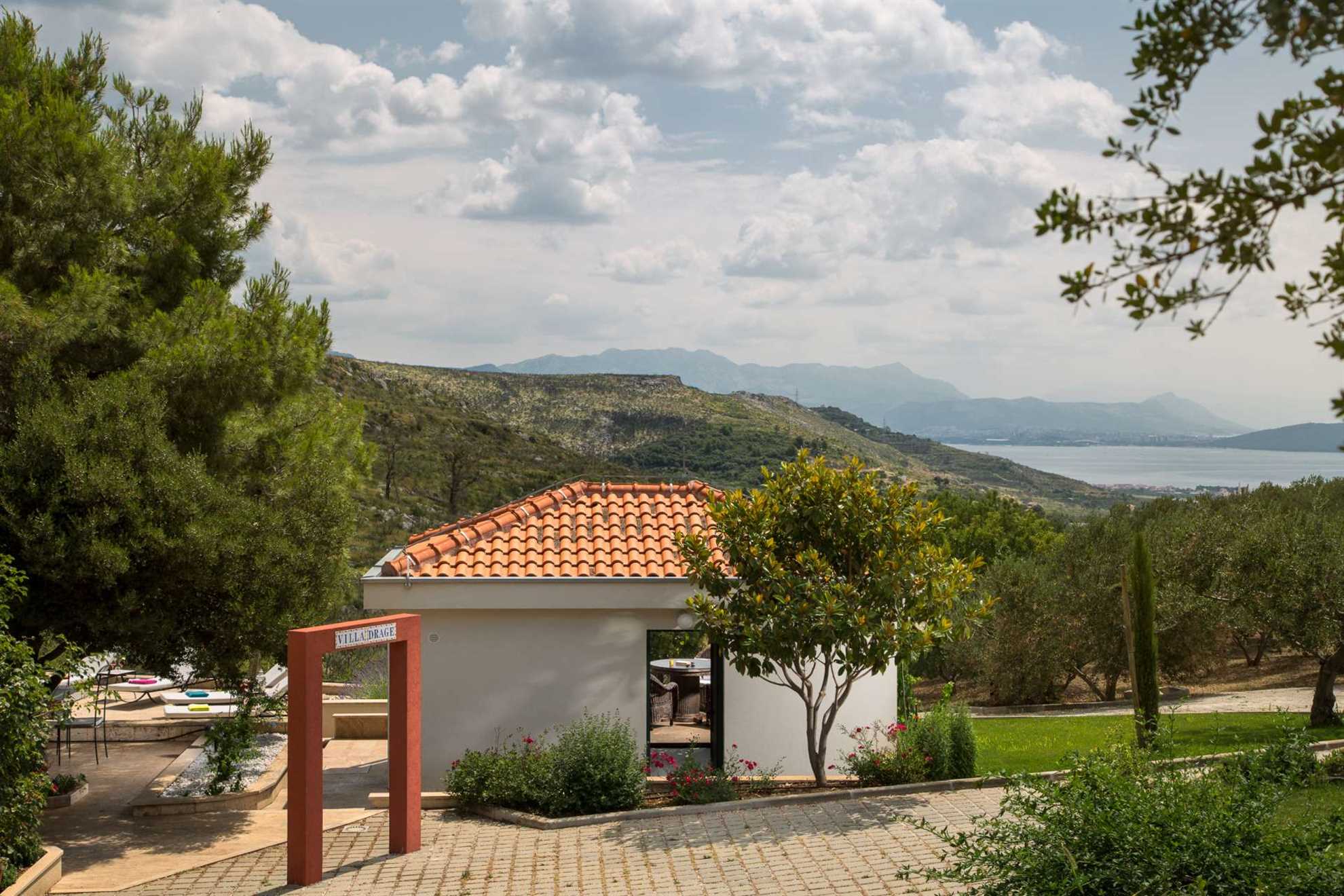 Finca Olive Grove - four bedrooms, heated pool, stunning views on 16000m2
