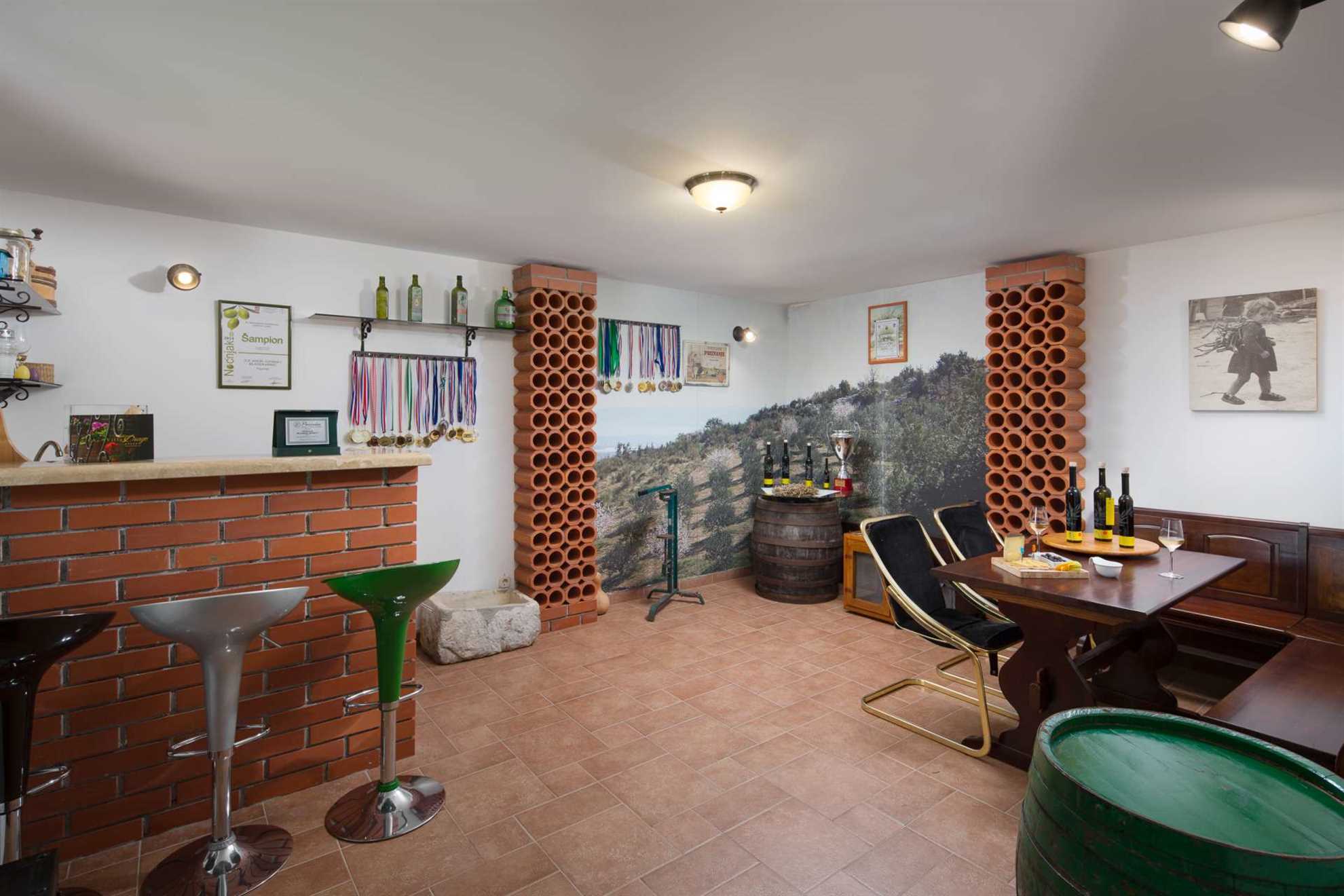 Finca Olive Grove - four bedrooms, heated pool, stunning views on 16000m2