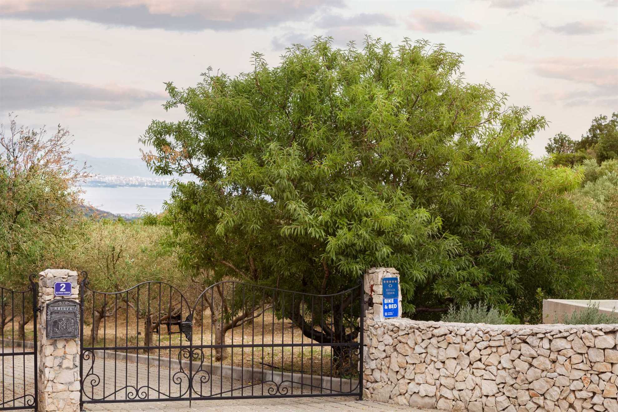 Finca Olive Grove - four bedrooms, heated pool, stunning views on 16000m2