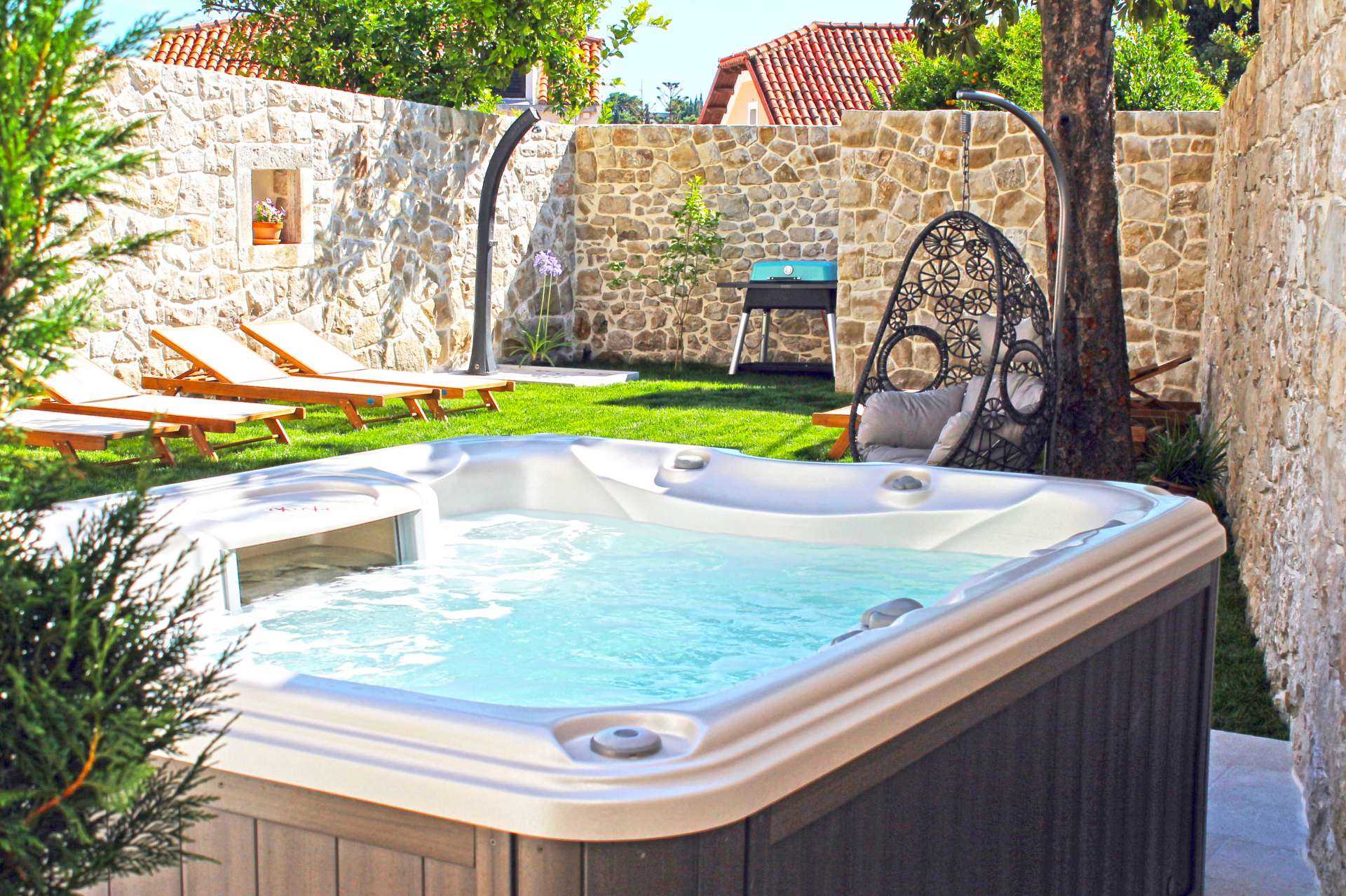 Villa Illyria -charming villa by the sea for 8 guests, close to restaurants and cafes