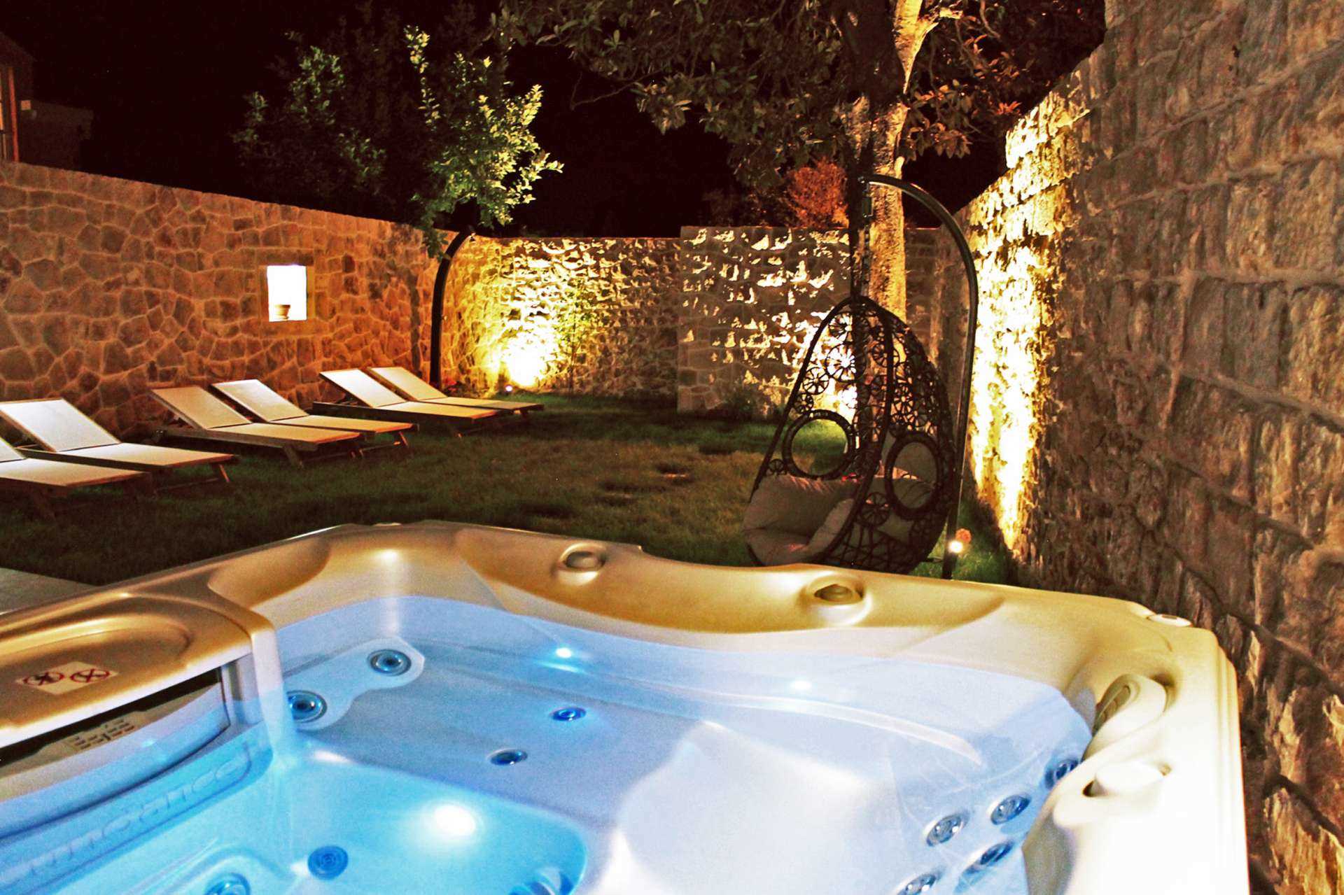 Villa Illyria -charming villa by the sea for 8 guests, close to restaurants and cafes