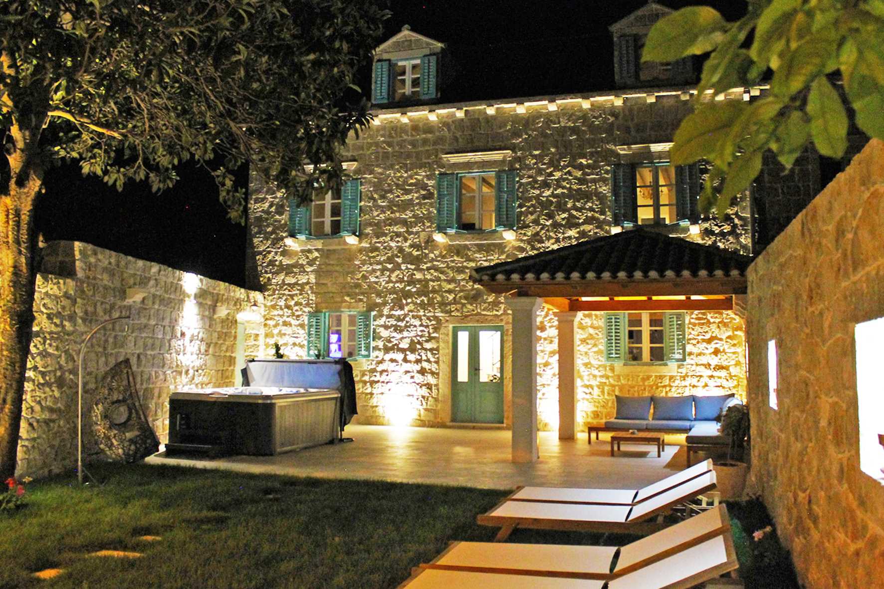 Villa Illyria -charming villa by the sea for 8 guests, close to restaurants and cafes