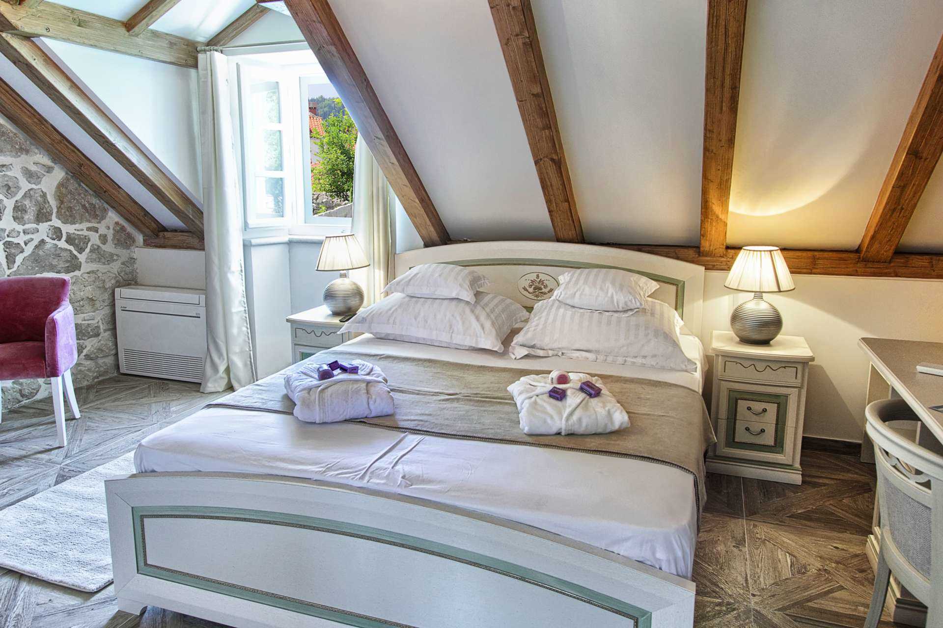 Villa Illyria -charming villa by the sea for 8 guests, close to restaurants and cafes