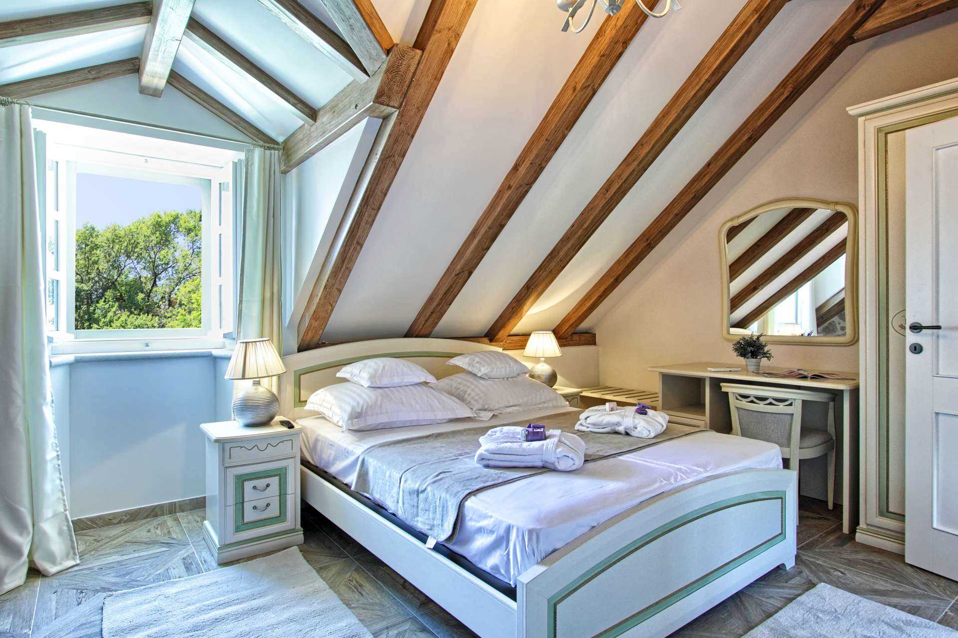 Villa Illyria -charming villa by the sea for 8 guests, close to restaurants and cafes
