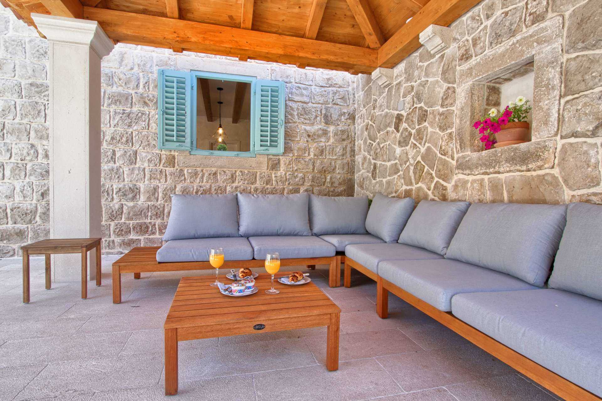 Villa Illyria -charming villa by the sea for 8 guests, close to restaurants and cafes