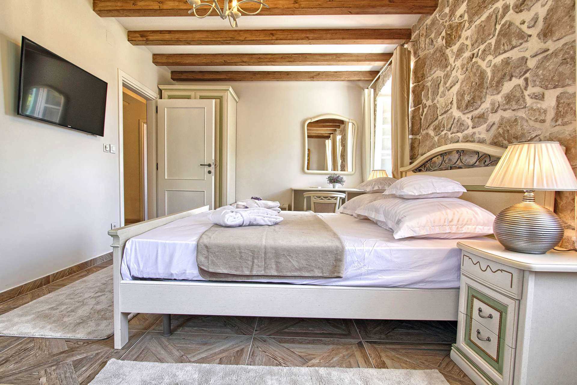 Villa Illyria -charming villa by the sea for 8 guests, close to restaurants and cafes